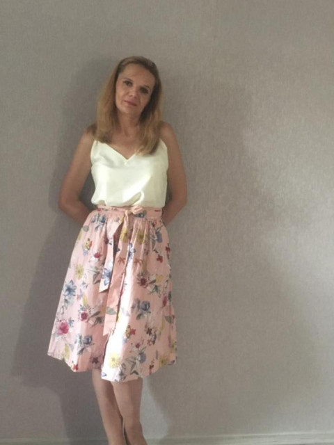 Елена, Россия, Астрахань, 52 года, 2 ребенка. Познакомлюсь с мужчиной для брака и создания семьи. У меня взрослая дочь 20 лет, живет отдельно, 
самостоятельно и сын, которому около 8 лет, живет со 