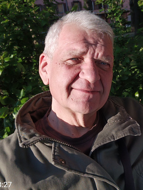 Олег, Москва, м. Таганская, 60 лет. Познакомлюсь с женщиной для любви и серьезных отношений, брака и создания семьи. 
Служанку не ищу, Когда-то родился в Москве, тут и живу. Трудно про себя писать. Не потерял юношеский максимализм. Был