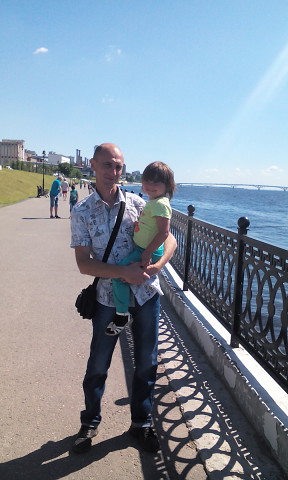 Виктор Артамонов, Россия, Мариуполь, 43 года, 1 ребенок. Хочу найти Не важно какую, главное любящую и надеющуюся на мужаРаботаю, думаю о теплой, дружной семье. Люблю отдых в семейном кругу. 