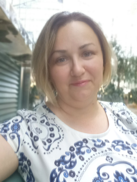 Светлана, Россия, Боровичи, 43 года. Познакомлюсь с мужчиной для любви и серьезных отношений, брака и создания семьи, дружбы и общения.Спокойная, домашняя женщина, хотела бы познакомиться с мужчиной со сходными интересами для общения и