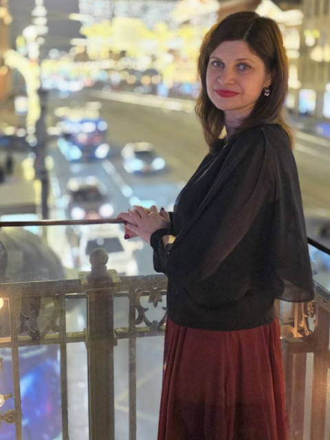 Ольга, Россия, Санкт-Петербург, 48 лет, 3 ребенка. Познакомлюсь с мужчиной для любви и серьезных отношений, брака и создания семьи, дружбы и общения. Иногда бываю старомодной. Все еще верю в романтику, букеты роз, поцелуи рук. 