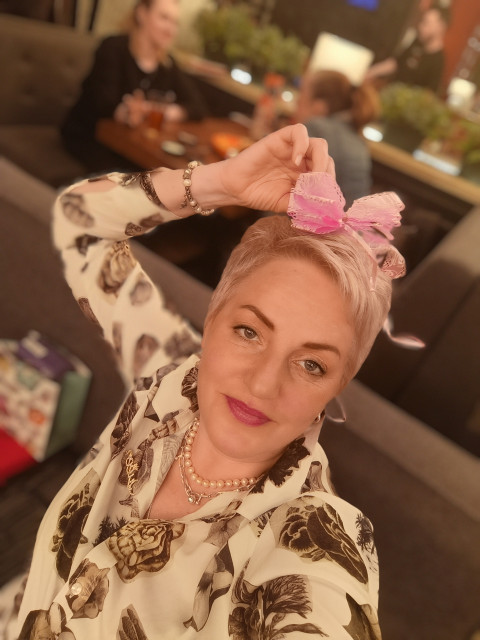 Олеся, Москва, 51 год, 2 ребенка, 24 фото. Ищу: Кто должен быть рядом, тот и будет! Но я за традиционные ценности!  Анкета 675494. 