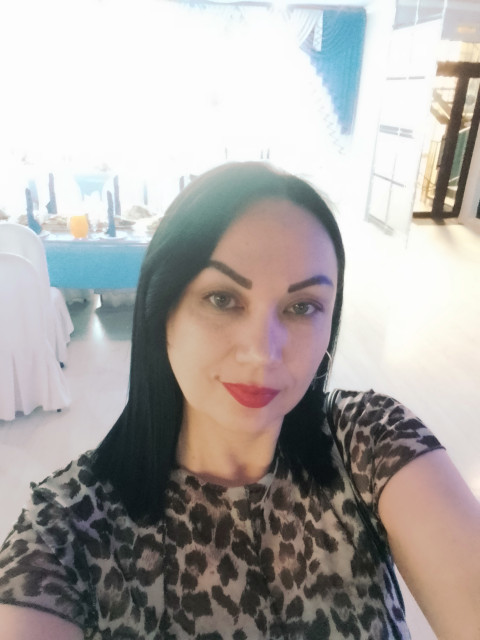 Динара, Россия, Астрахань, 42 года. Мне нужен парень, который умеет любить и хорошо готовит. длительные отношения. Я хочу построить своеЯ сильная, добрая, умная, веселая. Иногда бываю старомодной, все ещё верю в романтику, букеты роз. Я