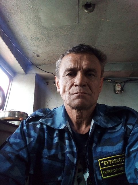 Юрий, Россия, Барнаул, 51 год. Познакомлюсь с женщиной для любви и серьезных отношений, брака и создания семьи, рождения совместныхДобрый, спокойный, весёлый, работаю в ЧОП Охрана, не пью, живу один, ищу Давушку для жизни для семьи