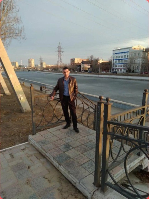 Эдуард, Россия, Астрахань, 52 года. Познакомлюсь с женщиной для любви и серьезных отношений. Взаимопонимания и уважения друг к другу. При переписки отвечу на вопросы, работаю в сфере ЖКХ. 