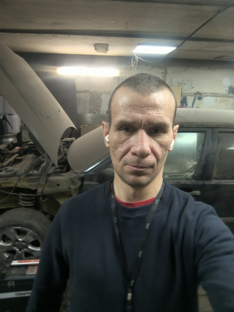 Андрей, Москва, м. Некрасовка, 40 лет. Познакомлюсь с женщиной для дружбы и общения. Хотя.... Живу, тружусь, ем, пью, сплю бывает даже не 1)))