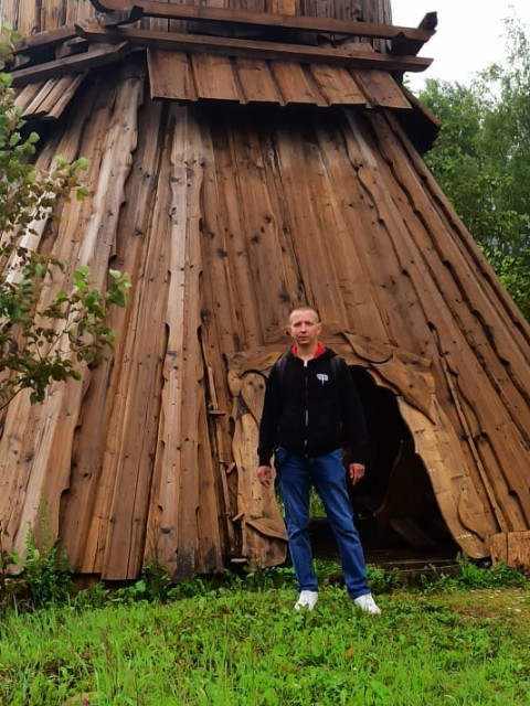 Анатолий, Россия, Москва, 38 лет. Хочу найти РоднуюОбычный человек, люблю чтение, фильмы, прогулки. Домашний