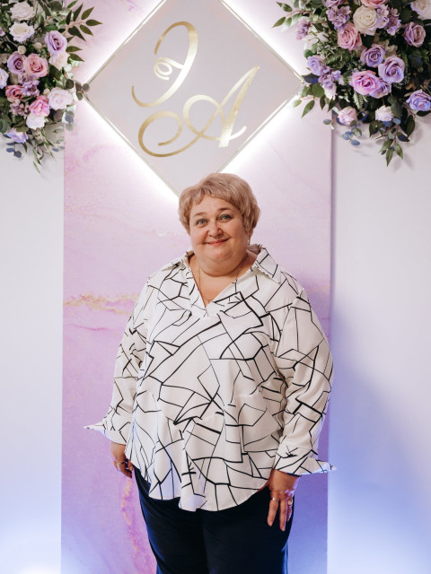 Марина, Россия, Тюмень, 54 года. Познакомлюсь с мужчиной для дружбы и общения. Веселая и интересная. Люблю шутки, умею шутить