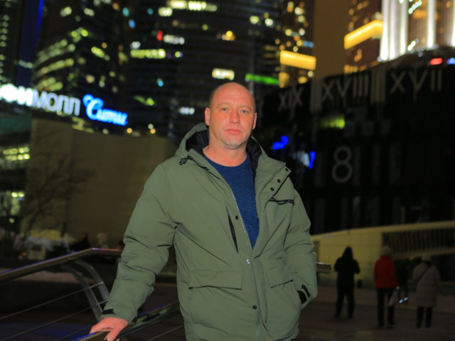 Иван, Россия, Москва, 42 года. Познакомлюсь с женщиной для любви и серьезных отношений, брака и создания семьи, воспитания детей. Анкета 700826. 