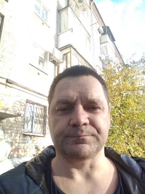 Андрей, Россия, Волгоград, 44 года, 2 ребенка. Он ищет её: Познакомлюсь с женщиной для серьезных отношений и создания семьи. 
Надо встречаться и общаться,... Нормальный и адекватный человек. 