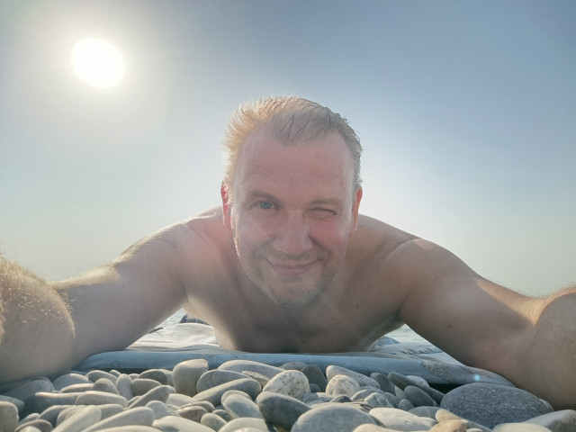 Владимир, Россия, Сочи, 50 лет. Хочу найти Так сложилось, что приходится семейную жизнь начинать с " нуля"... 
Где же ты, любовь мояДвухметровый блондин, с голубыми глазами. 
... таким йа себя вижу 😜 