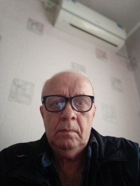 Владимир, Россия, Донецк, 68 лет. Познакомлюсь с женщиной для дружбы и общения. Добрый (был до войны), остальное при встрече. 