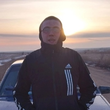 Жека Гром, Россия, Луганск, 20 лет. Мне 20ле ище девушку для серьезных отношений если заинтересовал пешите жду