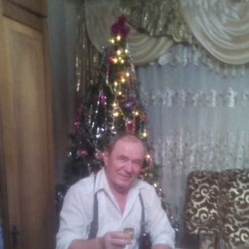 Виталик Пугач, Россия, Мелитополь, 65 лет. Хочу найти добрую, с юмором, стройную. не курю, выпить могу только очень редко, работаю. 