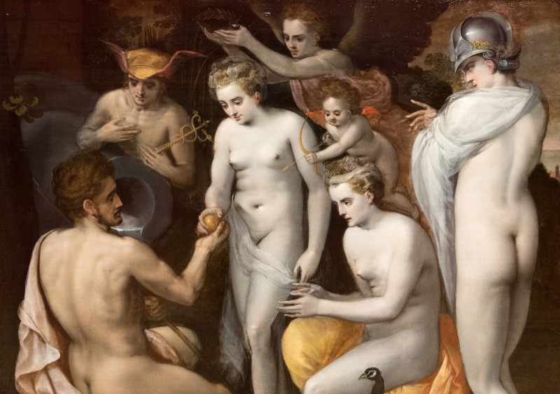 А Вы бы кому дали?