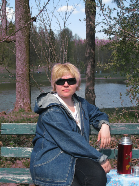 Анна, Россия, Курган, 45 лет. Хочу найти Вы: живете с котом, в центре города, имеете стабильную регулярно оплачиваемую работу, умеете мечтатьИщу активного позитивного мужчину из городских. В деревню просьба меня не приглашать.