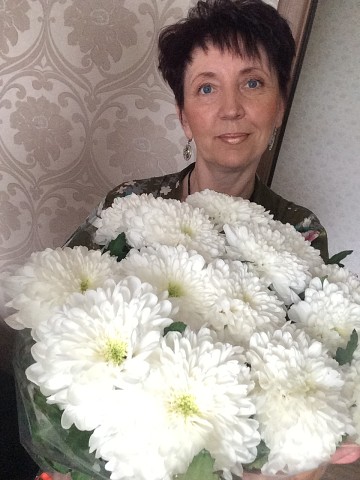 Светлана, Россия, Хабаровск, 57 лет, 1 ребенок. Хочу встретить человека с которым будет не страшно идти по жизни. Хочу   любить и быть любимой. по гороскопу - близнец, в  материальном и жилищном плане не зависима, работаю