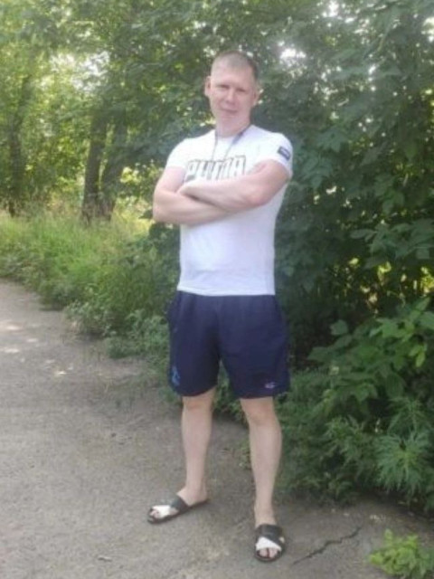 Юрий, Россия, Луганск, 28 лет. Спокойный, адекватный, с чувством юмора