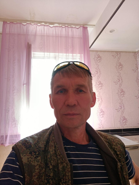 Анатолий, Россия, Йошкар-Ола, 55 лет. Познакомлюсь с женщиной для любви и серьезных отношений.Одинок, работаю. Живу на съёмной квартире. Ищу подругу для семьи.