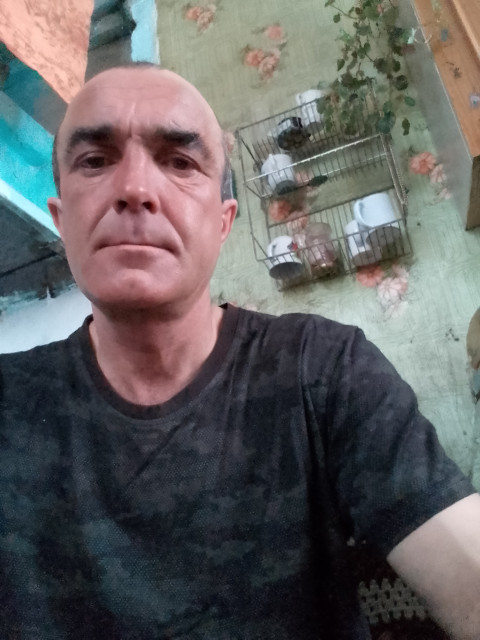 Роман, Россия, Барнаул, 39 лет. Хочу встретить стройную симпатичную девушку примерно моего возраста. для серьезных отношений.Живу в деревне. у меня свой дом, живу один, хочется найти вторую половинку.