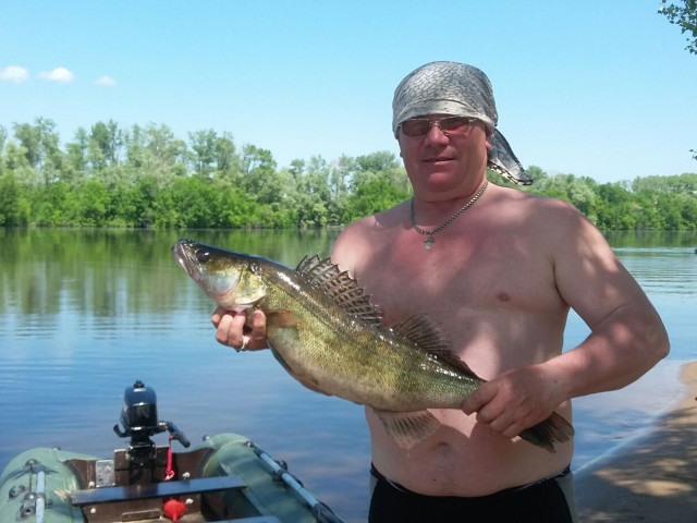 Андрей, Россия, Маркс, 56 лет. Познакомлюсь с женщиной для любви и серьезных отношений, брака и создания семьи. Живу в Марксовском районе, есть небольшой домик на берегу Волги. Хочется встретить женщину которая у