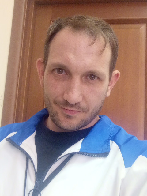 Уставший, но довольный физрук