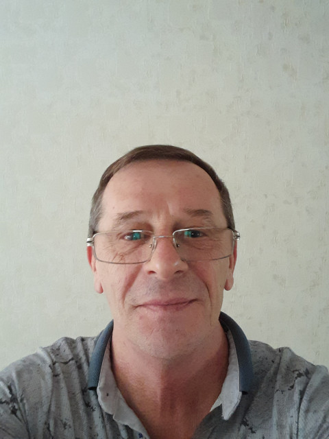 Олег, Россия, Саратов, 49 лет, 1 ребенок. Познакомлюсь с женщиной для дружбы и общения. Анкета 735623. 