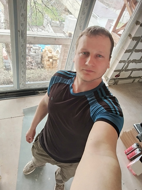 Артём, Россия, Луганск, 40 лет, 2 ребенка. Познакомлюсь с женщиной для дружбы и общения.В разводе, пока не готов к отношениям но без общения очень тяжко, цель - общение, возможно дружба, в