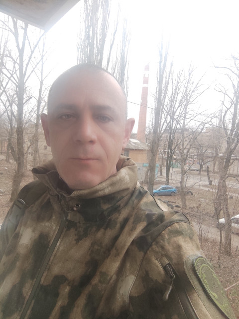 Сергей, Россия, Донецк, 42 года, 1 ребенок. Сотрудник МВД
Дочь уже почти взрослая, проживает отдельно.