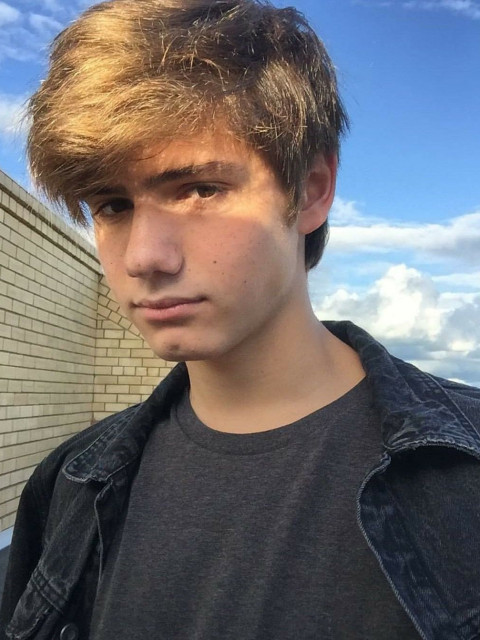 Саша, Россия, Тюмень, 23 года. Познакомлюсь с девушкой для любви и серьезных отношений, дружбы и общения. Анкета 740956. 