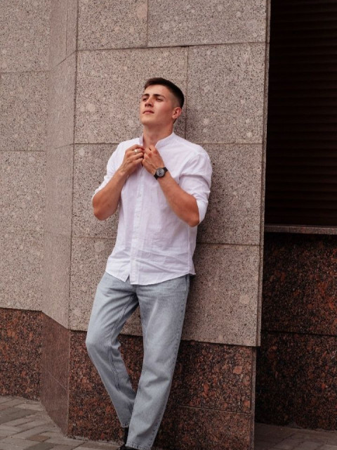 Вадим, Россия, Новосибирск, 25 лет. Хочу найти Честную,верную,не гулящую - хотя маловероятно,что такие ещё остались. Нужно пообщаться,чтобы понять,Увлекаюсь спортом,музыкой,люблю читать. Свободное время в основном провожу активно, крайне редко лёж