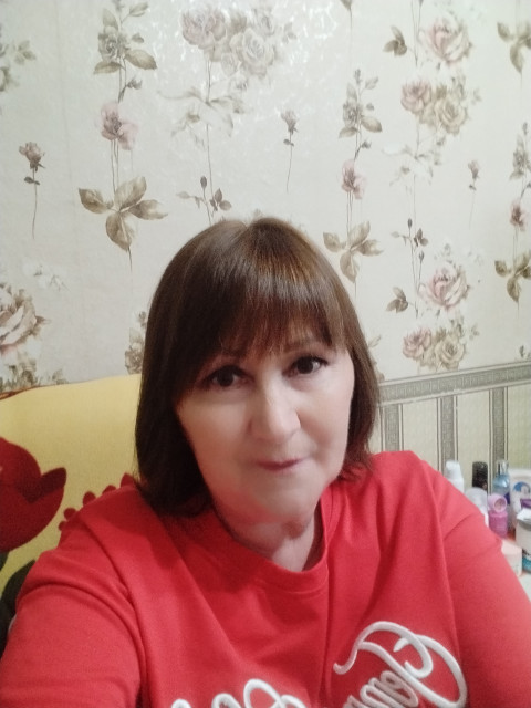 Алла, Россия, Новосибирск, 61 год, 2 ребенка. Познакомлюсь с мужчиной для дружбы и общения.Разведена, дети взрослые, самостоятельные. Мое хобби- выращивание цветов, садовых растений.На пенсии