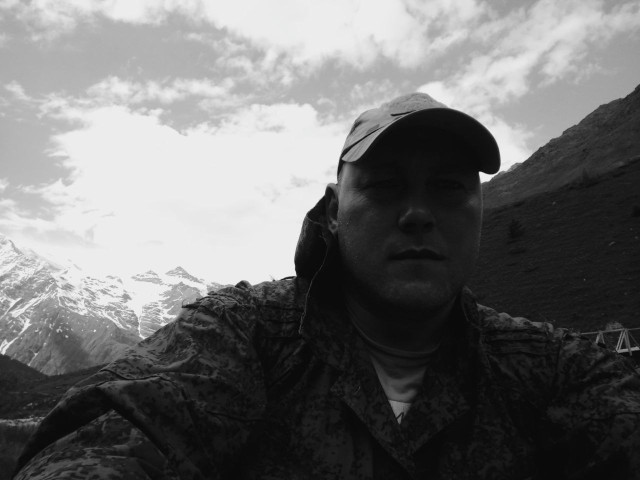 Николай, Россия, Мурманск, 37 лет, 2 ребенка. Хочу найти Добрая, позитивная...Общительный, позитивный, да много чего))) 
Всё расскажу при общении.