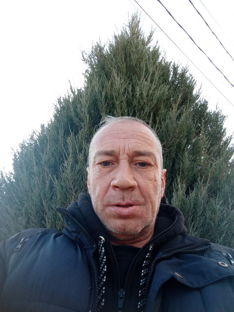 Андрей Бабенко, Россия, Волгоград, 49 лет, 1 ребенок. Он ищет её: Ищу женщину от40 до 50 лет. Без больших запросов. Понимающую, для создания семьиЖиву в частном доме. Ворошиловский район Работаю в сфере строительства. Детей нет. Веселый и жизнера