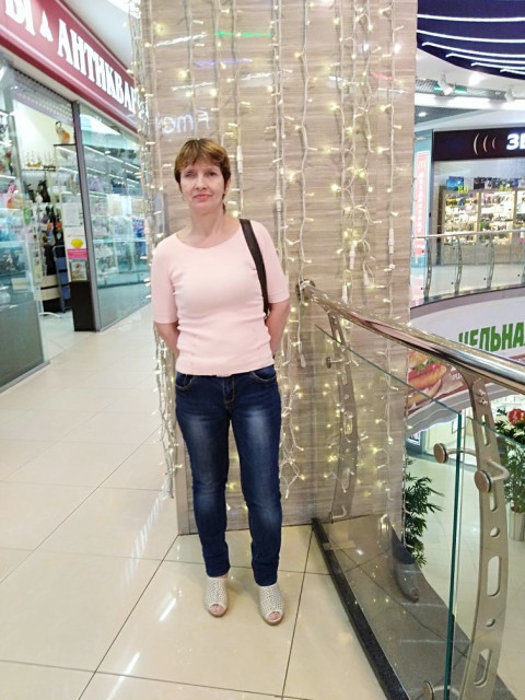 Ирина, Россия, Брянск, 62 года. Хочу найти которому надоело одиночествоДля серьезных отношений Живу в квартире