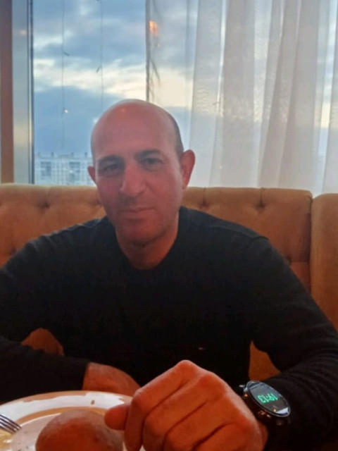 Вугар, Россия, Казань, 47 лет, 2 ребенка. Он ищет её: женщину для любви и серьезных отношений, брака и создания семьи, дружбы и общения.  Анкета 760670. 