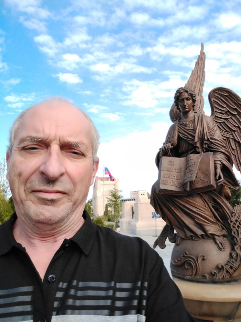 Александр, Россия, Евпатория, 63 года. Хочу найти Я просто люблю обнимать близких мне людей. Считаю, что это даже иногда больше, чем тысяча слов и делКак можно рассказать о личном чужим людям? А кто то встречи может организовать, по Крыму? Это было б