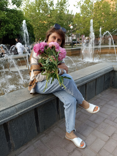Ирина, Россия, Донецк, 43 года, 2 ребенка. Познакомлюсь с мужчиной для серьезных отношений. Алкоголиков, из МЛС прошу не беспокоить.Вдова, двое взрослых детей. Уравновешенная, не курю, не пью