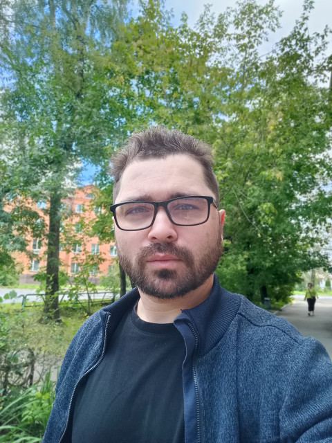 Евгений Бердников, Россия, Москва, 38 лет. Хочу найти Искренняя, честная, вернаяСреднего роста, зеленые глаза, плотного телосложения, по профессии физиотерапевт, но работаю лазерны