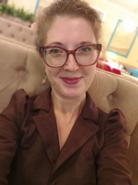 Елена, Россия, Оренбург, 39 лет, 2 ребенка. Изначально главное - это уровень общения. Если вместе интересно, то все может получиться. Я ищу тогоУ меня двое классных дочерей) я в разводе, живу с детьми. По специальности и по призванию преподават