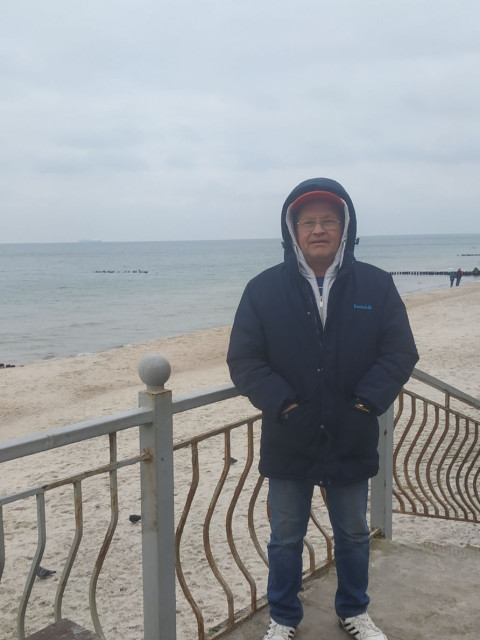 Роман, Россия, Красноярск, 55 лет, 3 ребенка. Познакомлюсь с женщиной для любви и серьезных отношений, брака и создания семьи, воспитания детей.Разведен, работаю серьёзен, спокойный, курю но стораюсь бросить хотя с моей работой трудно. Руки рас