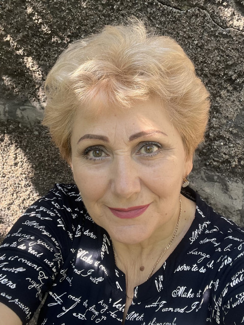 Лариса, Россия, Торез, 69 лет, 3 ребенка. Познакомлюсь с мужчиной для дружбы и общения.Самая обыкновенная женщина, коммуникабельная, добрая, с хорошим чувством юмора. Дети взрослые, живут