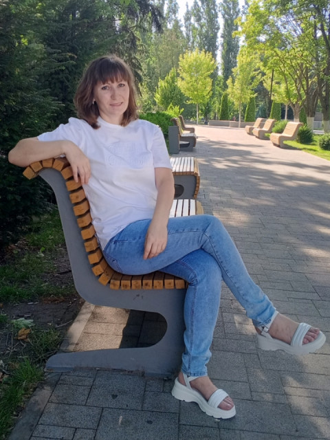 Анна, Ростов-на-Дону, 45 лет, 1 ребенок. Познакомлюсь для серьёзных отношений, дочери 7 лет, живём вдвоём, как и у большинства людей жизнь пр