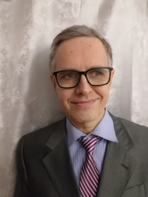 Андрей Зайнулин, Россия, Уфа, 48 лет. Хочу найти Для меня главное - честность, верность, надежность.Кандидат экономических наук. В свободное время хожу в фитнес и бассейн.