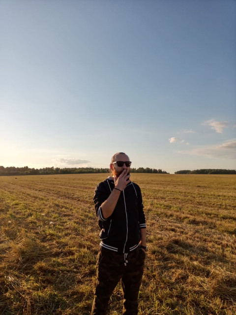 Сергей, Россия, Москва, 45 лет, 1 ребенок. Хочу найти Просто общение. 
Если промелькнет страсть, то почему бы и нет 😉Москвич. Прямо Москвич в 4м поколение. 
Квартира, дача свои 🤭 
Машина есть, не Мерседес, н