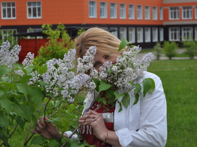 Уля, Россия, Москва, 49 лет, 1 ребенок. Познакомлюсь с мужчиной для любви и серьезных отношений.Веселое и жизнерадостное создание. Ценю гармонию и комфорт.