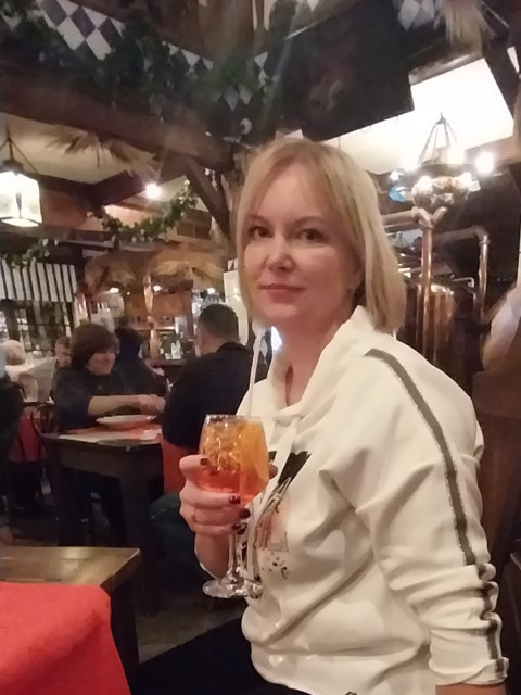 Елена, Россия, Санкт-Петербург, 42 года, 1 ребенок. Познакомлюсь с мужчиной для брака и создания семьи, дружбы и общения.Разведена, сын 20 лет. Люблю поездки на залив в Сестрик, Комарово, Репино. Работаю 5/2, живу на юге 