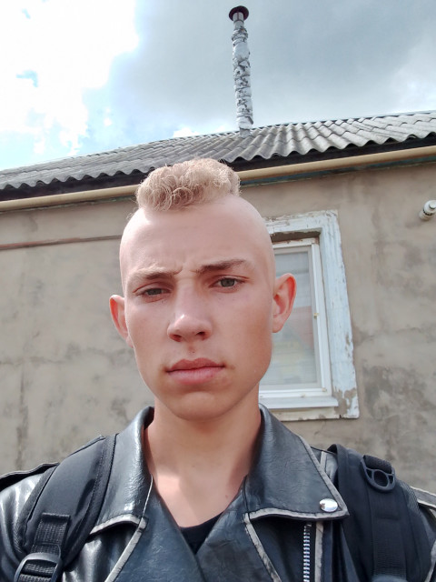 Ярослав, Россия, Луганск, 20 лет. Познакомлюсь с девушкой для гостевого брака.Молодой, полон сил и энергии, ищу девушку для совместного проведения времени с удовольствием