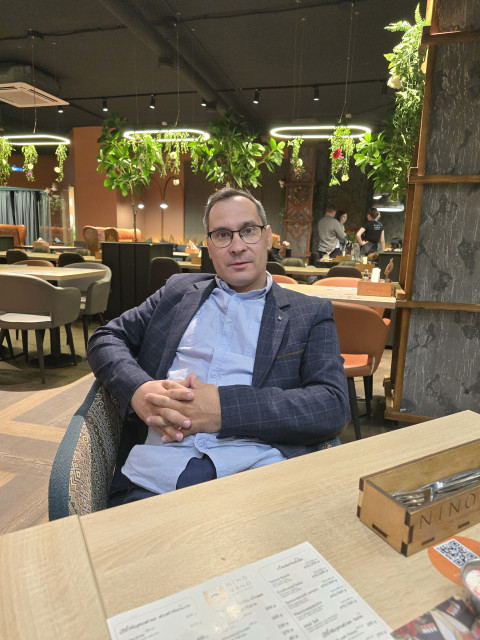 Максим, Оренбург, 45 лет, 1 ребенок, 3 фото. Он ищет её: женщину для любви и серьезных отношений, брака и создания семьи, гостевого брака, дружбы и общения.  Анкета 784370. 