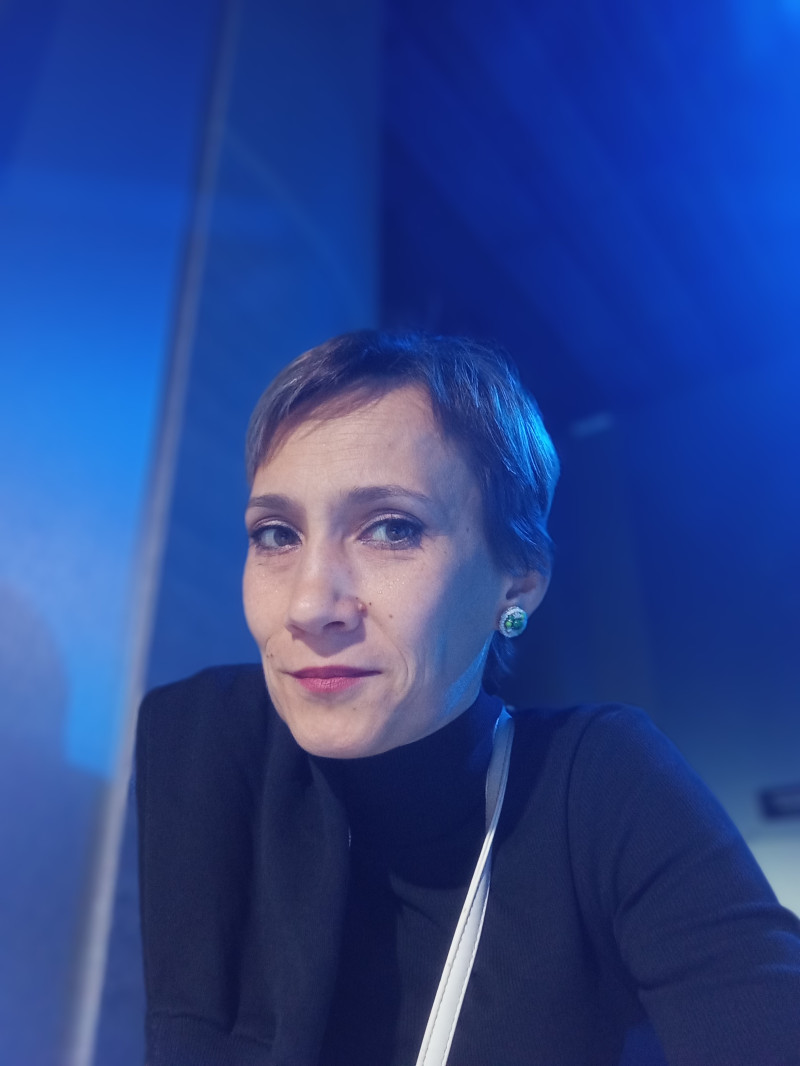 Просто скажите кому-нибудь "спасибо!". Всегда есть за что поблагодарить)))